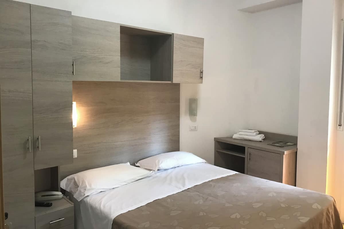 In-room safe, free WiFi, wheelchair access