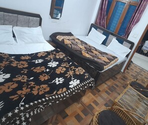 Family Room | Free WiFi - Hotel Padam Niwas (Guptkashi)
