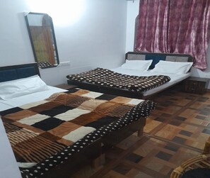 Family Room | Free WiFi - Hotel Padam Niwas (Guptkashi)