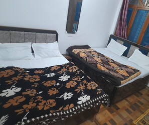 Family Room | Free WiFi - Hotel Padam Niwas (Guptkashi)