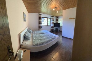 WiFi, bed sheets - Apartment 'Ferienhaus-Samy Ferienwohnung 1' with Balcony and Wi-Fi (Feldberg (Schwarzwald))