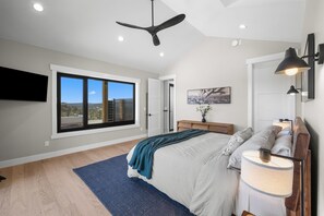 6 bedrooms, desk, iron/ironing board, travel cot - Zion Luxury Estate | Hot Tub, Theater & Fire Pits (Orderville)