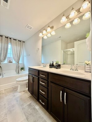 Hair dryer, towels - The relax and cozy house in Greensboro. (Greensboro)