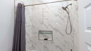 Bathroom - New 2br - Pool Patio - Bunk Beds - 1st Floor 2 Bedroom Apts (South Padre Island)