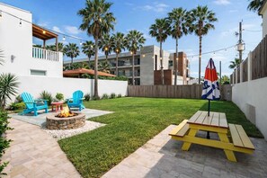 House, 2 Bedrooms | Outdoor dining - Unique Geodome - Half Block To Beach 2 Bedroom Home (South Padre Island)