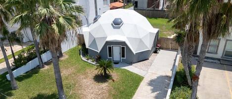 House, 2 Bedrooms | Exterior