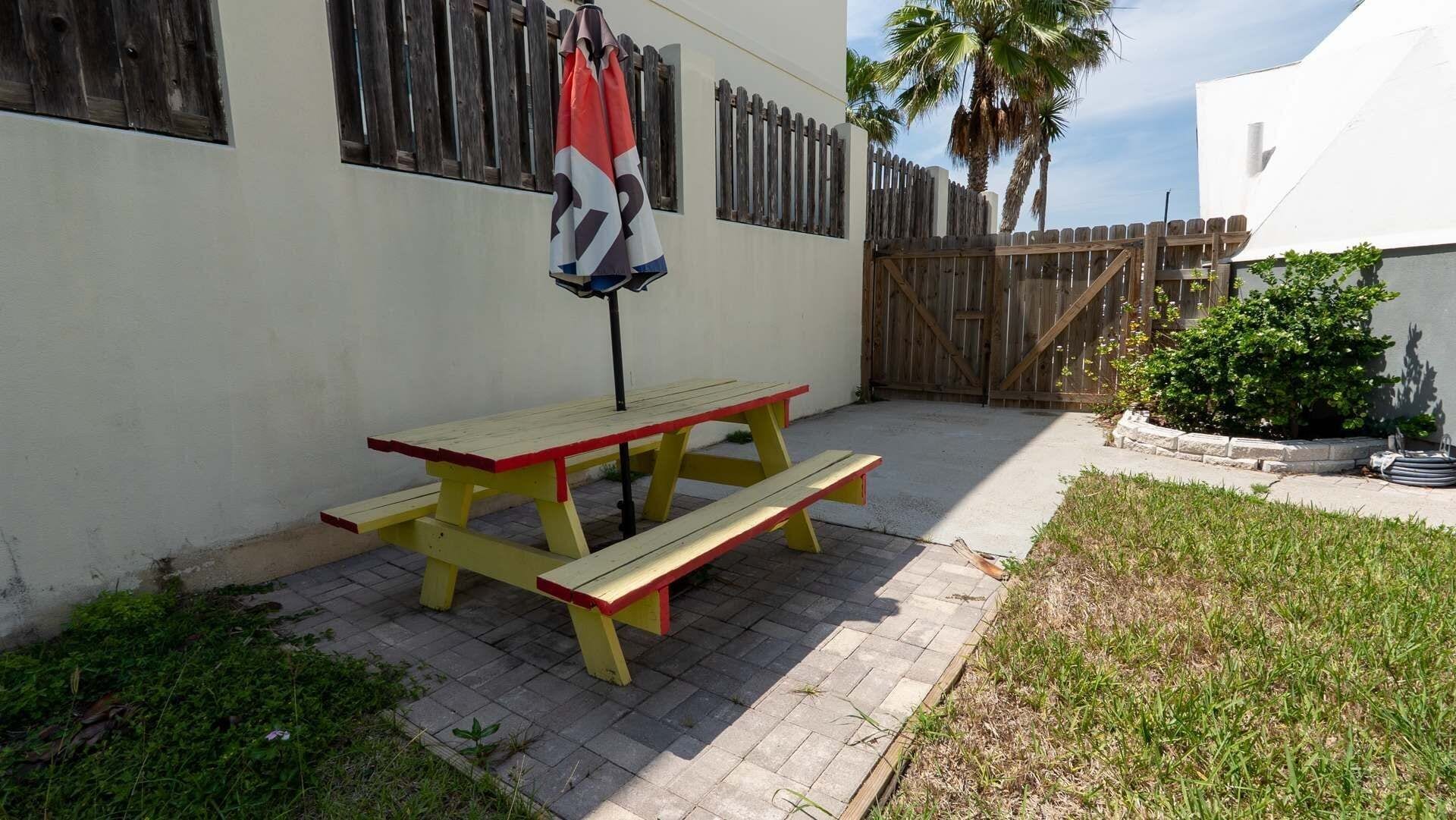 House, 2 Bedrooms | Outdoor dining