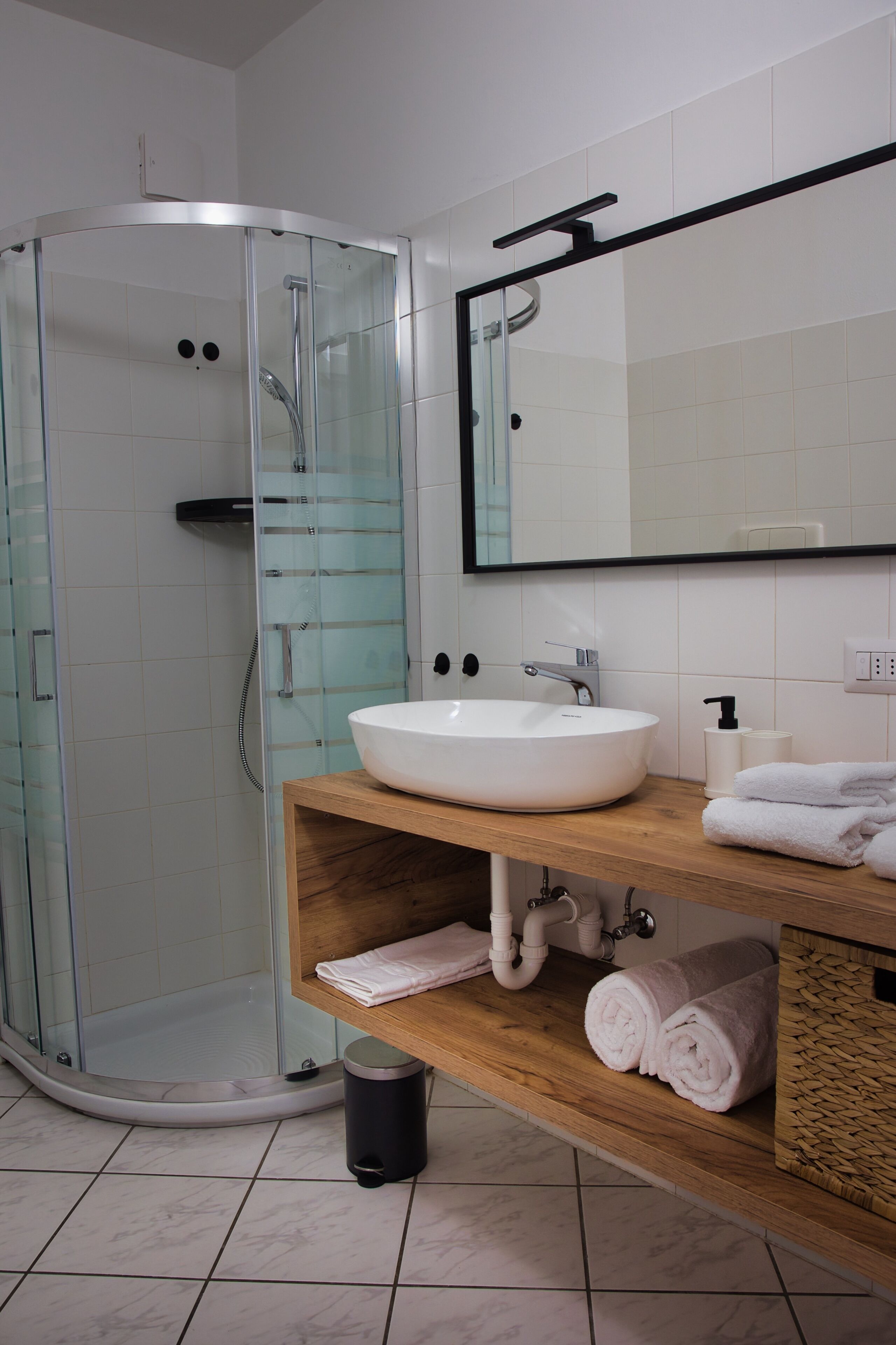 Dusche, Haartrockner, Bidet, Handtücher