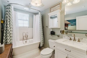 Hair dryer, towels - Coco Plum Cottage a Charming Retreat Htd Pool and BBQ (West Palm Beach)