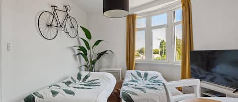 Iron/ironing board, WiFi, bed sheets