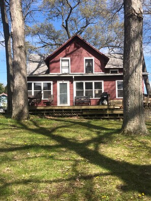 Exterior - 4-bedroom Lakefront Retro Cottage on Lake George in Fremont, IN (Fremont)