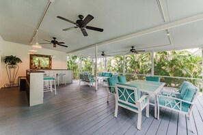 Outdoor dining - Charleston-Style Home  Htd Pool and Screened Porch (West Palm Beach)