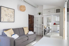 House | Living area - A/C Studio in the Heart of Cannes - Old Port (Cannes)