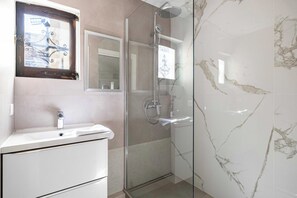 House | Bathroom - A/C Studio in the Heart of Cannes - Old Port (Cannes)