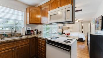 Coffee/tea maker, fridge, microwave, oven