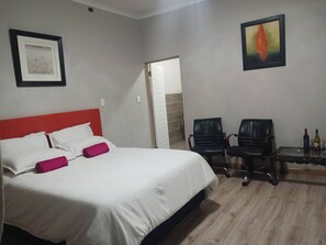 1 bedroom - Room-serene Guest Room Retreat in Albert (Alberton)