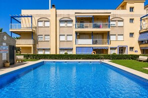 A hotel with a swimming pool, multiple balconies, and a clear blue sky. - Lentiscares 212 Beach & Pool – Torrox Costa (Torrox)