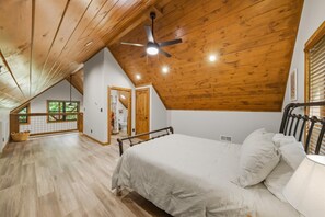 2 bedrooms, free WiFi, bed sheets - Wiley's Bend | New Cabin| Hot Tub | Mins to Gatlinburg (Gatlinburg)