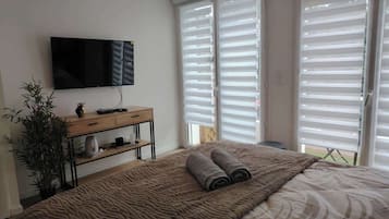 WiFi, bed sheets