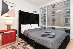 2 bedrooms, iron/ironing board, free WiFi, bed sheets - Cozy & Modern 2BR/2BA in Downtown NYC (New York)