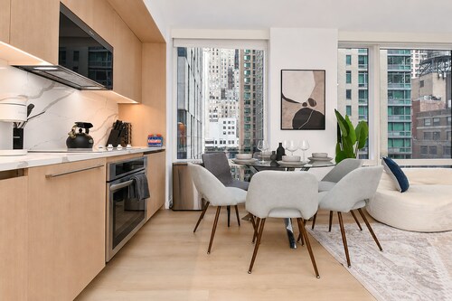 Cozy & Modern 2BR/2BA in Downtown NYC
