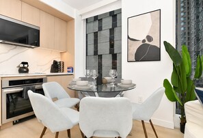Dining - Cozy & Modern 2BR/2BA in Downtown NYC (New York)