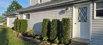 The Borough Belle LLC -Spacious duplex in the heart of the historic district
