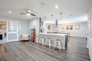 Interior - Cozy Home 5 min from Panama Country Club and parks - 25 min to PCB Beaches! (Lynn Haven)