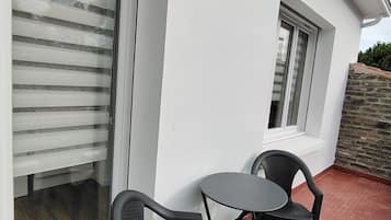 Comfort Room, Balcony | Outdoor dining