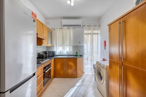 Fridge, microwave, oven, coffee/tea maker - Cosy 2 bedroom apartment near the sea CELL1-1 (St. Paul’s Bay)