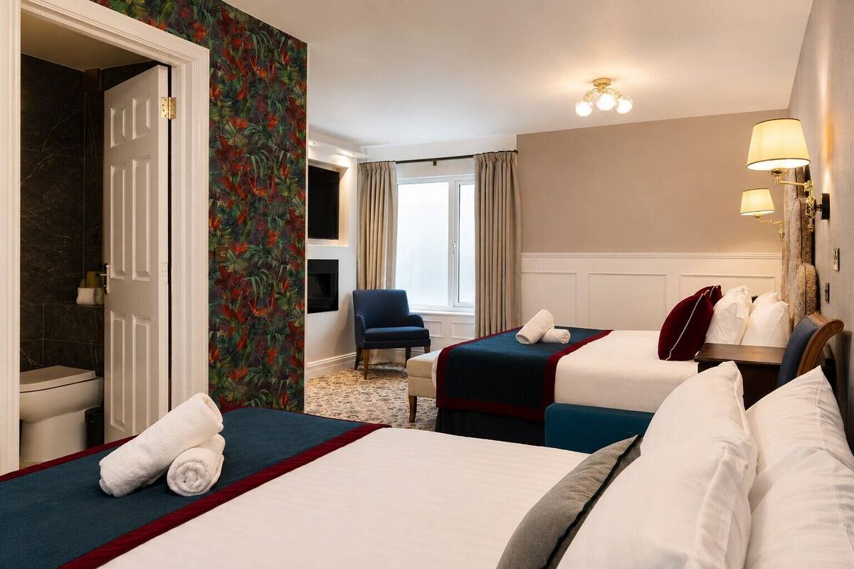 Family Quadruple Room, 1 King Bed with Sofa bed | Desk, WiFi (free), bed sheets