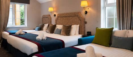 Family Room, Multiple Beds | Desk, WiFi (free), bed sheets