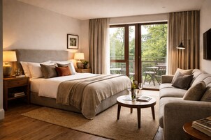 Habitación familiar, varias camas | Escritorio, wifi gratis, ropa de cama