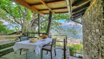 Standard House, 1 Bedroom, Balcony, Mountainside (La Capannina) | Outdoor dining