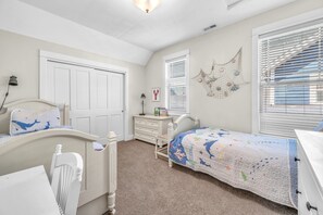 Desk, iron/ironing board, travel cot, free WiFi - Dog-Friendly Olivia Beach Home with Hot Tub (Lincoln City)