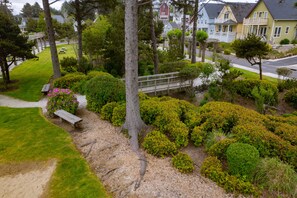 Property grounds - Dog-Friendly Olivia Beach Home with Hot Tub (Lincoln City)