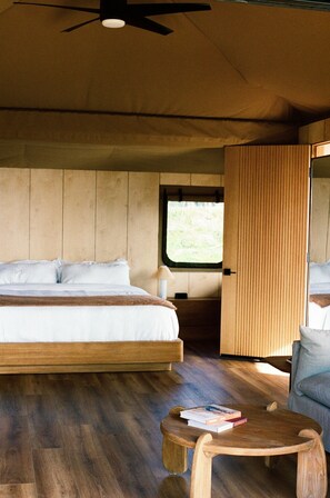 Classic Double Room | In-room safe, desk, laptop workspace, blackout curtains