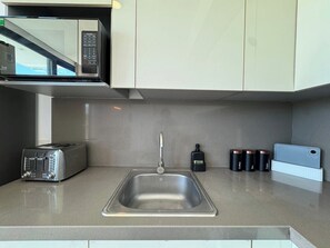 Private kitchen - Perfect for couples, Comfy bed, pool & gym! (Playa del Carmen)
