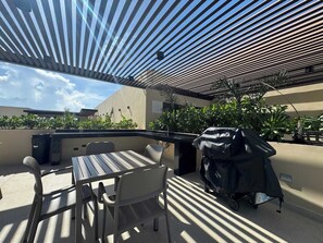 Outdoor dining - Best location in Playa Rooftop Pool, Walk to Beach (Playa del Carmen)