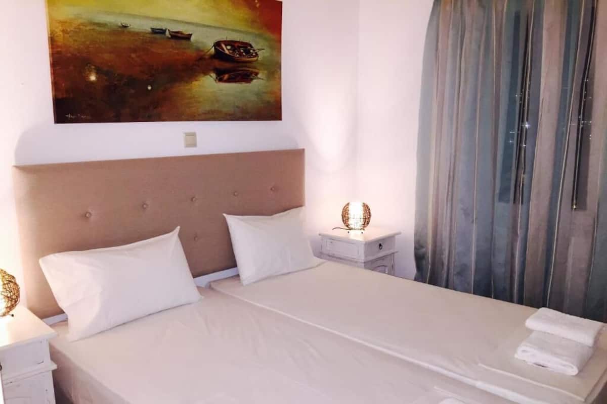 Appartamento, 2 camere da letto, vista mare parziale | Una cassaforte in camera, Wi-Fi gratuito