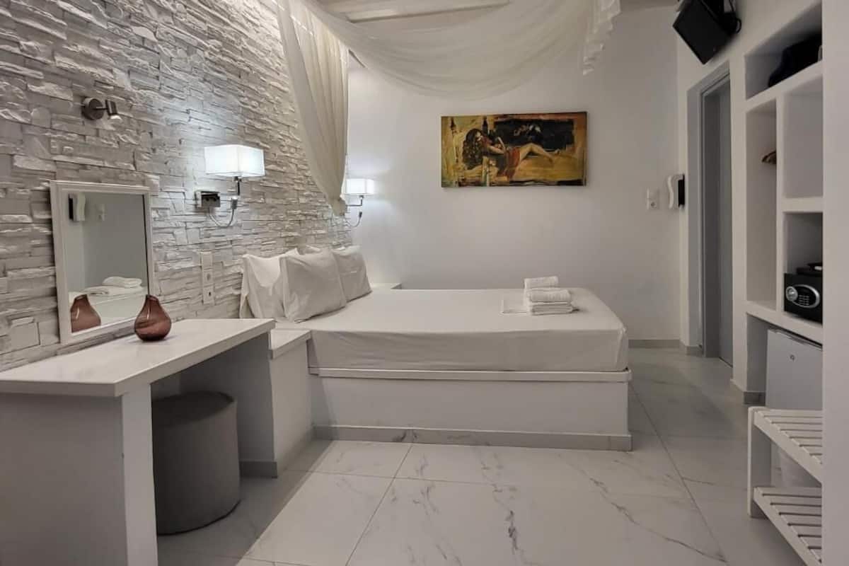 Camera Classic con letto matrimoniale o 2 letti singoli | Una cassaforte in camera, Wi-Fi gratuito