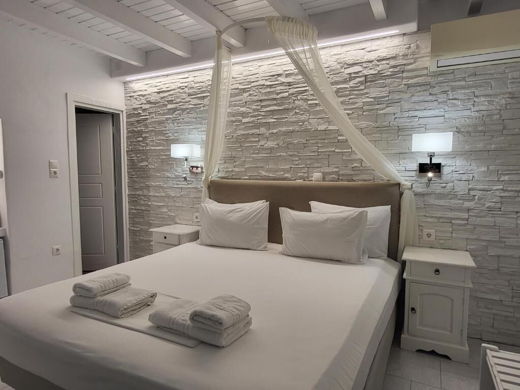 Economy Double Room | In-room safe, free WiFi