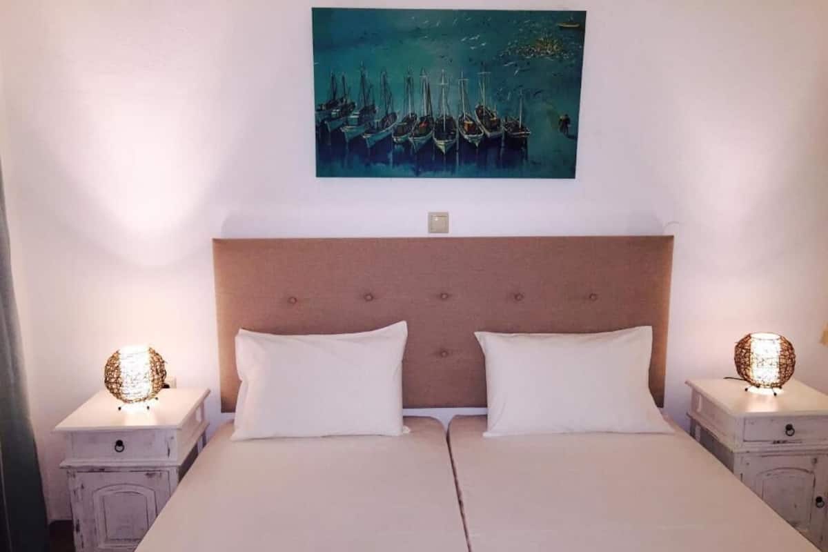 Appartement familial, vue partielle sur la mer | Coffre-fort, accĂšs au Wi-Fi (inclus)