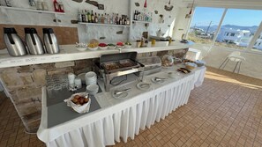 Tägliches Frühstücksbuffet gegen Gebühr