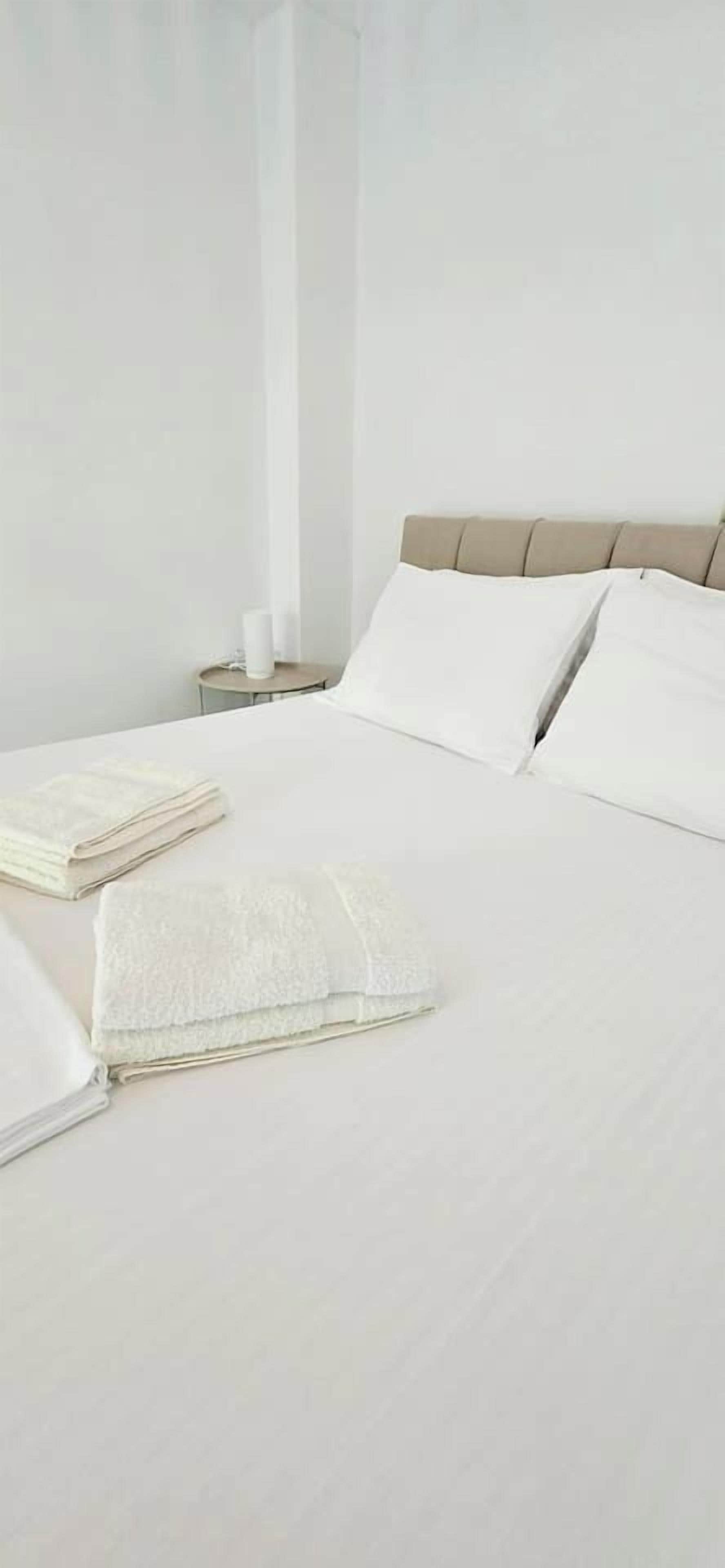 WiFi, bed sheets