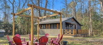 1-bedroom secluded cabin, minutes from downtown Dublin,