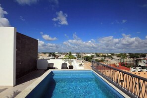 Pool - Chic Stay, Rooftop Plunge Pool, 4 Blocks from 5th (Playa del Carmen)