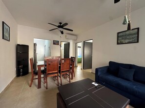 Living area - Cozy ground-floor apartment | Great location + WiFi (Playa del Carmen)