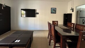 Dining - Cozy ground-floor apartment | Great location + WiFi (Playa del Carmen)