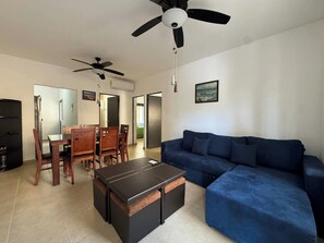 Living area - Cozy ground-floor apartment | Great location + WiFi (Playa del Carmen)